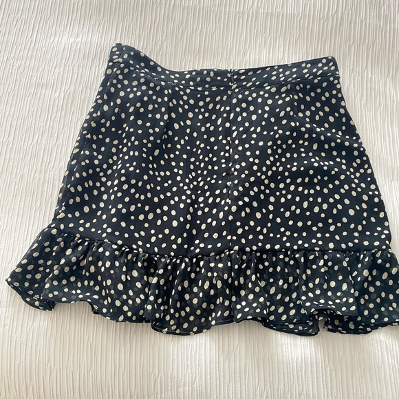 Cute Ruffled Mini Skirt - Picture 3 of 8